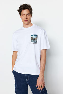 TRENDYOL MAN Beyaz Oversize/Genis Kesim K?sa Kol Manzara Bask?l? T-Shirt TMNSS23TS00242 - Trendyolmilla фото 4
