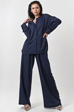 Костюм нарядный из струящейся атласной ткани темно-синий