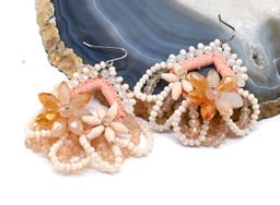 Серьги ручной работы в оплетении цв.персиковый