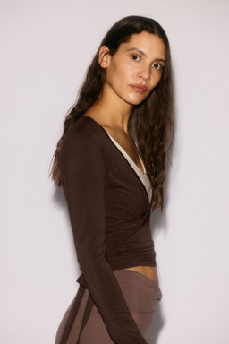 Top de yoga de manga larga con dise?o cropped - H&m фото 7