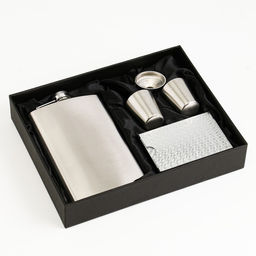 Подарочный набор 5 в 1: фляжка 300 мл, рюмки 30 мл, воронка 2.5 x 3.5 см, карты 54 шт