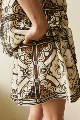 Pantal?n corto paper bag con bordado - H&m фото 4