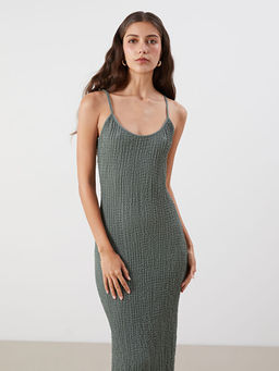 U Yaka Dokulu Elbise