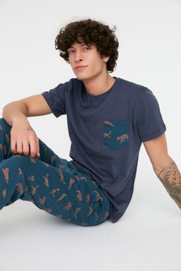 TRENDYOL MAN Lacivert Regular Fit Bask?l? Orme %100 Pamuk Pijama Tak?m? THMSS21PT0442