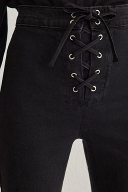 Siyah Kusgozu Baglama Detayl? Yuksek Bel Flare Jeans TWOSS25JE00005 - Trendyolmilla фото 6