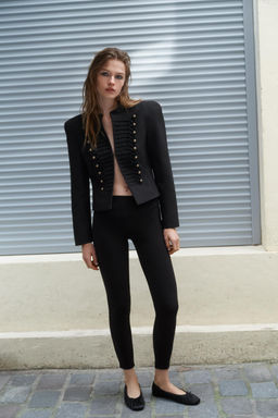BLAZER ENTALLADA HOMBRERAS / Negro