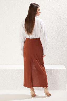 TRENDYOLMILLA Kahverengi Dokumlu Kumas Buzgu Detayl? Y?rtmacl? Maxi Boy Dokuma Etek TWOSS25ET00094 фото 6