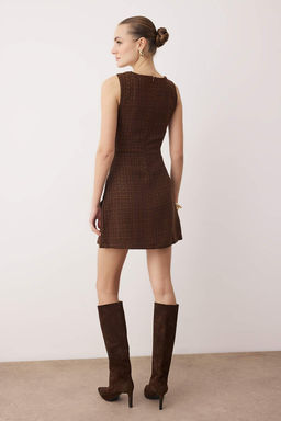 Kahverengi Duz Aksesuar Detayl? K?sa / Mini Dokuma Elbise TWOAW26EL00358 - Trendyolmilla фото 4