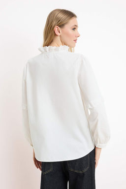 Beyaz Buzgu Detayl? Poplin Gomlek TWOSS26GO00087