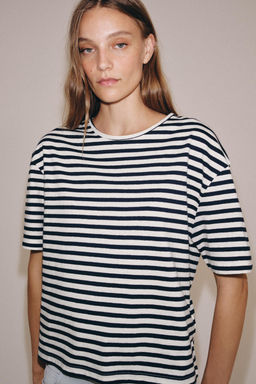 CAMISETA MANGA CORTA RAYAS / Crudo / Marino