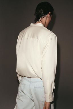 CAMISA SATINADA BOLSILLOS DE PLASTR?N ZW COLLECTION / Crudo - Zara фото 3