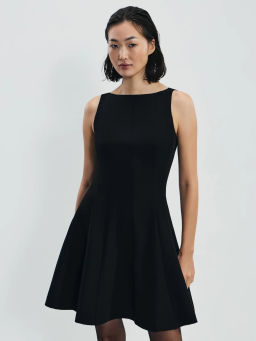 Платье мини приталенного силуэта / Zarina