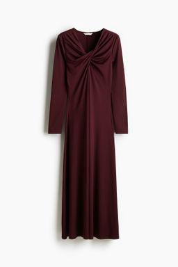 Vestido con detalle girado