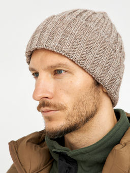 шапка мужская темно-бежевая