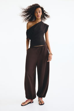 Joggers con pernera globo