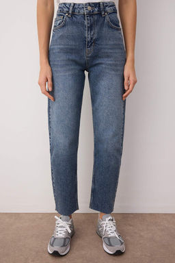 TRENDYOLMILLA Ac?k Mavi More Sustainable Yuksek Bel Slim Mom Jeans TWOSS23JE00094  фото 19
