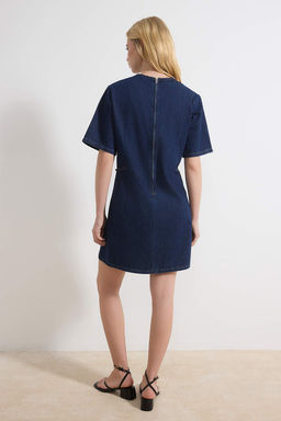 Mavi DOKUMLU Aksesuar Detayl? Mini %100 Pamuk Denim Elbise TWOSS26EL00032 - Trendyolmilla фото 4