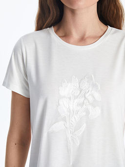 Bisiklet Yaka ?i?ekli Penye Nak??l? Kad?n Ti??rt