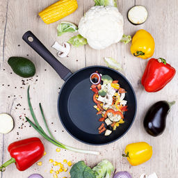 Сковорода с антипригарным покрытием д24см Аспайр, h4,9см, s3мм, дно д19см, s3,3мм, кованый алюминий, бакелитовая ручка с покрытием soft-touch, темно-фиолетовый, TalleR (Китай) Подходит для всех видов плит, включая индукционную. - Домашняя мода фото 7