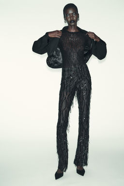 LONG SLEEVE LACE TOP