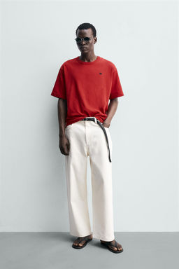 CAMISETA BORDADO CONTRASTE / Rojo