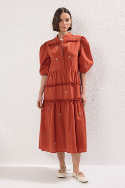 TRENDYOLMILLA Siyah Duz Kesim Nak?sl? Midi Dokuma Elbise TWOAW22EL0882