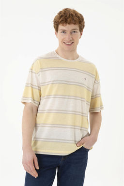 Мужская шафрановая футболка