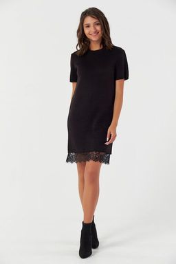 Платье вязаное мини с кружевом черное