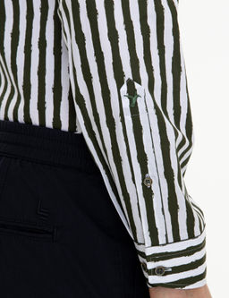 Рубашка приталенного кроя с длинным рукавом цвета хаки - Cacharel фото 7