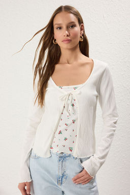 Trendyolmilla Ekru 2Li Bluz H?rka Tak?m Pointel/Dokulu Kumas Vucuda Oturan Esnek Orme Bluz TWOSS25BZ00417