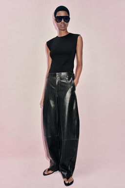 CAMISETA CON ALGOD?N / Negro