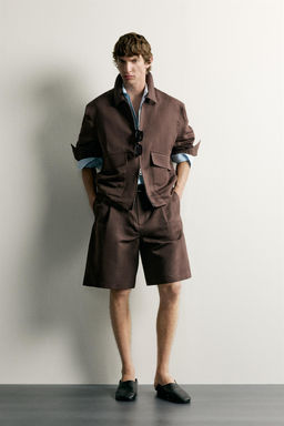 BERMUDA RELAXED FIT LINO - ALGOD?N PLIEGUES / Marr?n