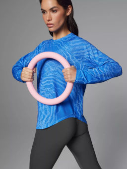 Спортивный рашгард свободного кроя