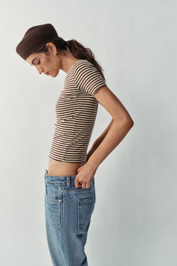 CAMISETA MINIMAL MANGA CORTA / Rayas marrones - Zara фото 3