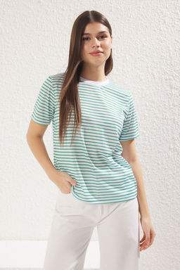 TRENDYOLMILLA K?rm?z? Cizgili Basic Orme T-Shirt TWOSS21TS0904