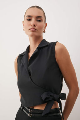 Siyah Baglamal? Crop Dokuma Keten Gorunumlu Bluz TWOSS23BZ00550