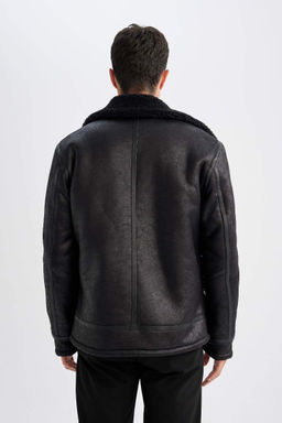 Узкая приталенная куртка из искусственной кожи на подкладке из искусственного меха на молнии - Defacto фото 6