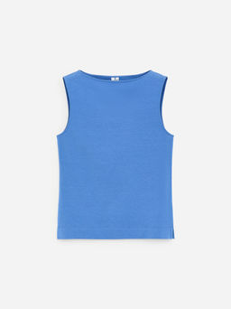 Top sin mangas de tipo deportivo con cuello barco