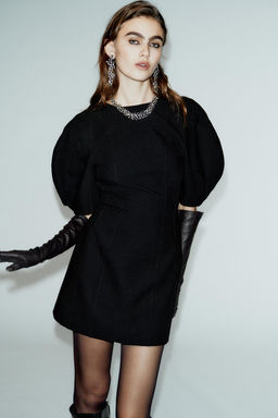 SHORT DRESS WITH GLOBE SLEEVES