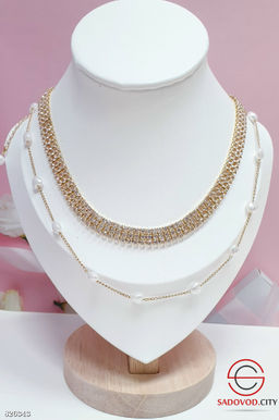 Колье женское со стразами