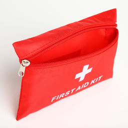 Цена за 3 шт. Косметичка-аптечка на молнии, маленькая, плоская, с рисунком, красная