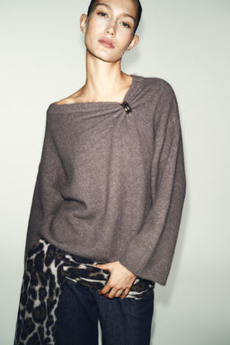 KNIT JUMPER WITH BROOCH - Zara фото 9