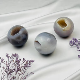 Шар из Агата с жеодой