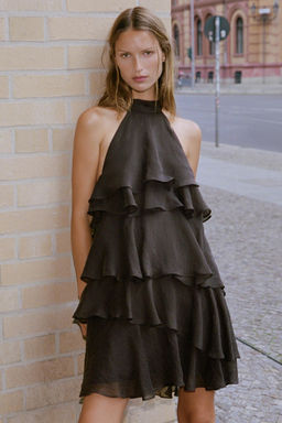 VESTIDO CORTO VOLANTES / Marr?n