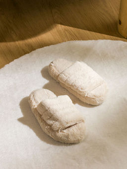 D?z Pel?? Kad?n Ev Terli?i