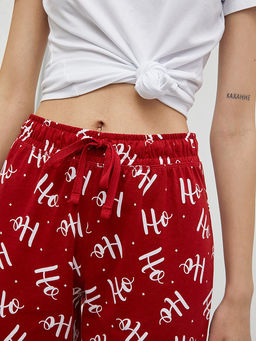 Хлопковые брюки в расцветке буквы на вишневом - Mark formelle фото 4