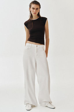 CAMISETA EFECTO DOBLE MANGA CORTA / Chocolate