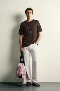 CAMISETA REGULAR FIT C??AMO - VISCOSA / Marr?n oscuro