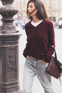 V-NECK KNIT SWEATER
