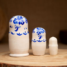 Матрёшка дерево «Гжель», белое платье, 3 кукольная, 9 см